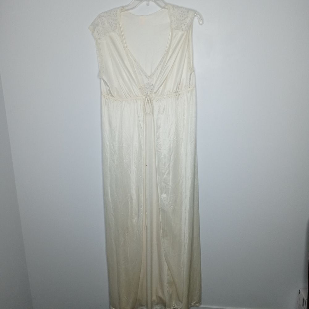Vintage Superbrite by Bradley nightgown and cover set size medium